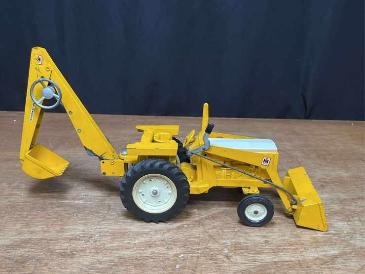 1/16-ih-3444-backhoe-ertl-image-7