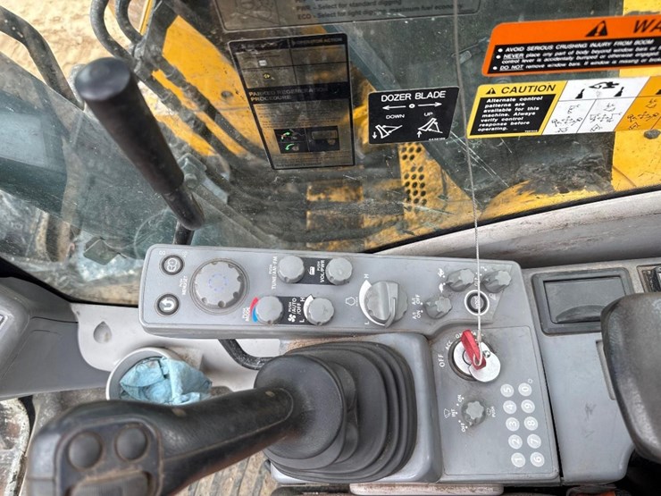 2023-deere-135g-image-35