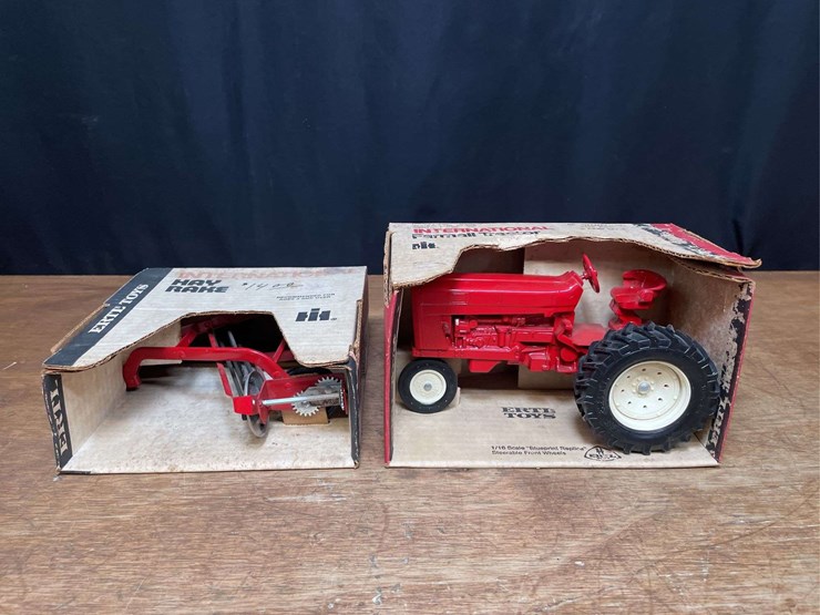 (2)-1/16-ih-544-+-rake-nib-ertl-image-1