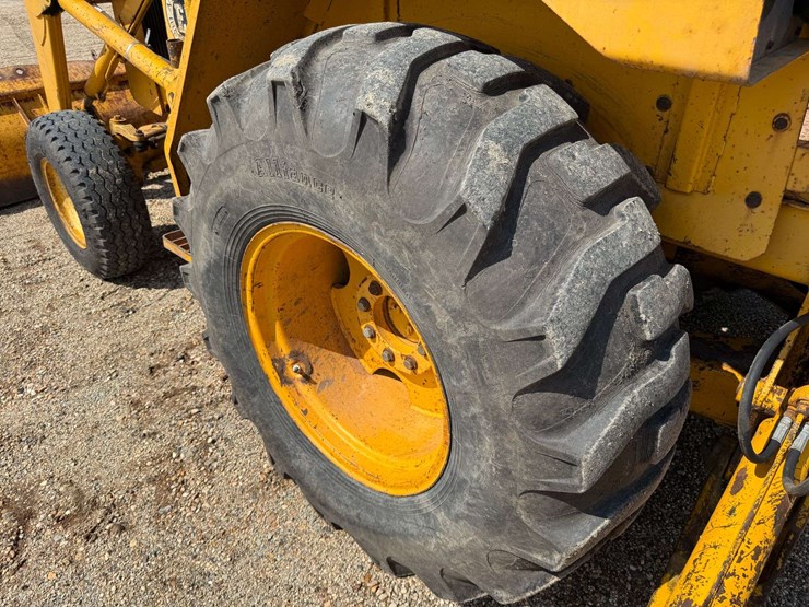 john-deere-310d-image-13