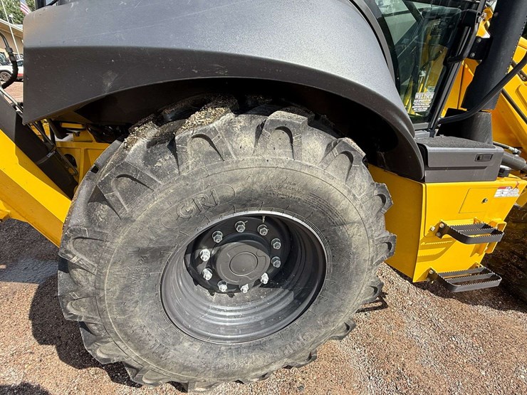 new-holland-b95d-backhoe,-fwa,-88”-front-bucket,-378-hours,-extended-hoe,-17”-back-bucket,-out-rigge-image-24
