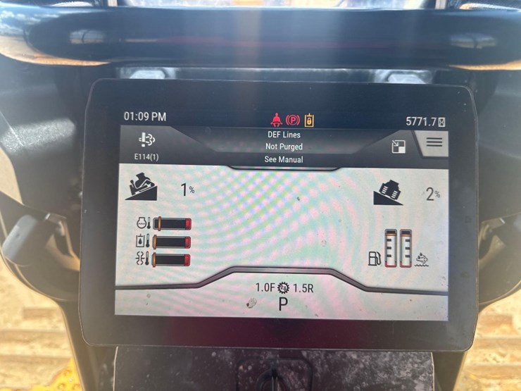 2019-caterpillar-d6-image-41