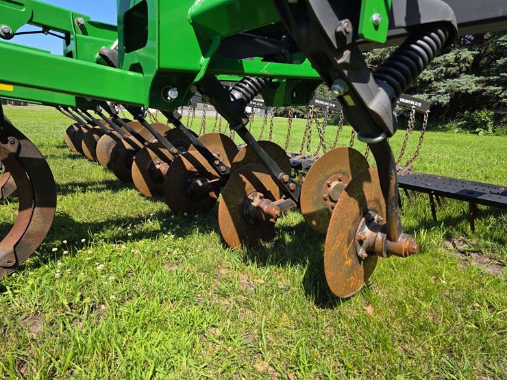 2016-john-deere-18-image-41