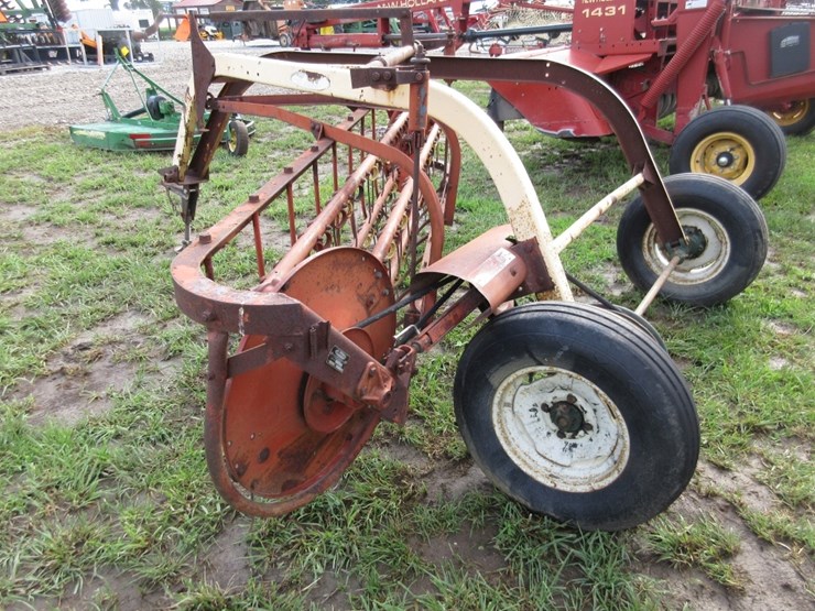 avco-/-new-idea-hayrake-image-5