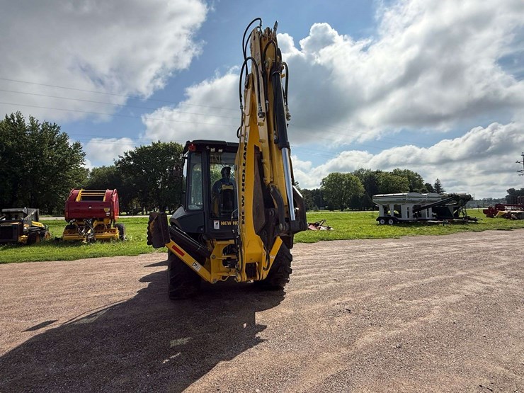 new-holland-b95d-backhoe,-fwa,-88”-front-bucket,-378-hours,-extended-hoe,-17”-back-bucket,-out-rigge-image-15