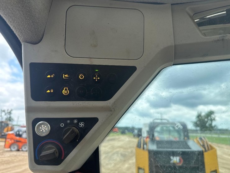 2015-jcb-320t-eco-image-23