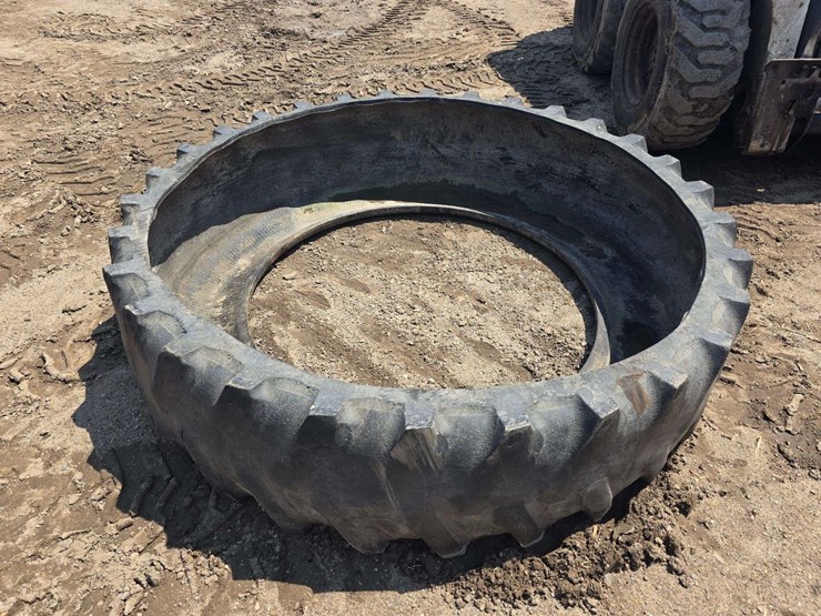 50”-tire-turned-feed-bunk/-raised-garden/sandbox,-etc.-image-3