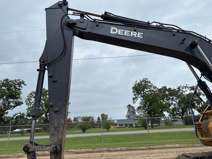 2023-deere-135g-image-22