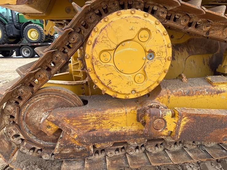 2019-caterpillar-d6-image-15