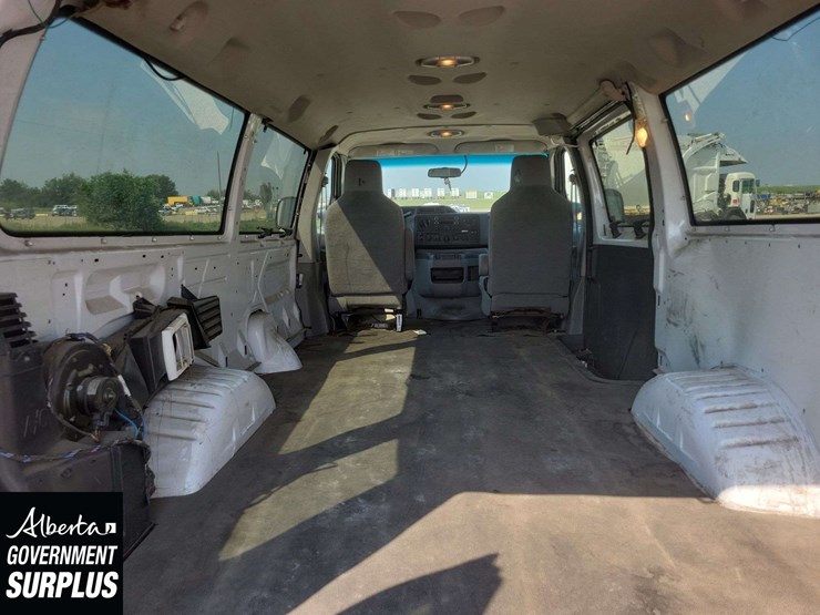 2014-ford-cargo-image-27