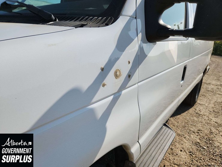 2014-ford-cargo-image-26