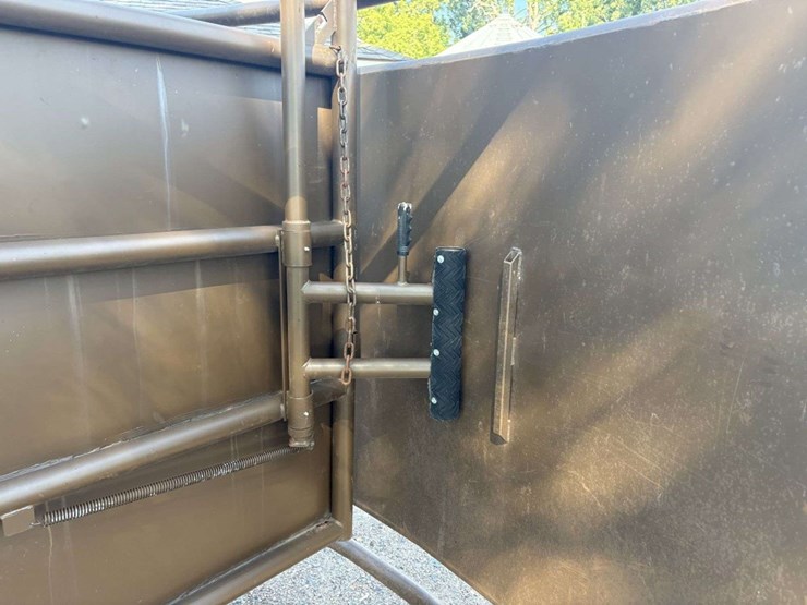 bz-welding-portable-cattle-tub/alley,-adjustable-width-alley,-slide-gates-on-both-ends-of-alley,-tub-image-24