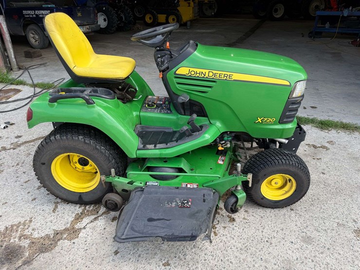 john-deere-x720-image-3