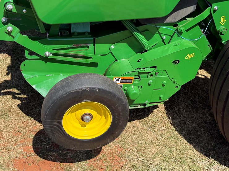 john-deere-560m-image-16