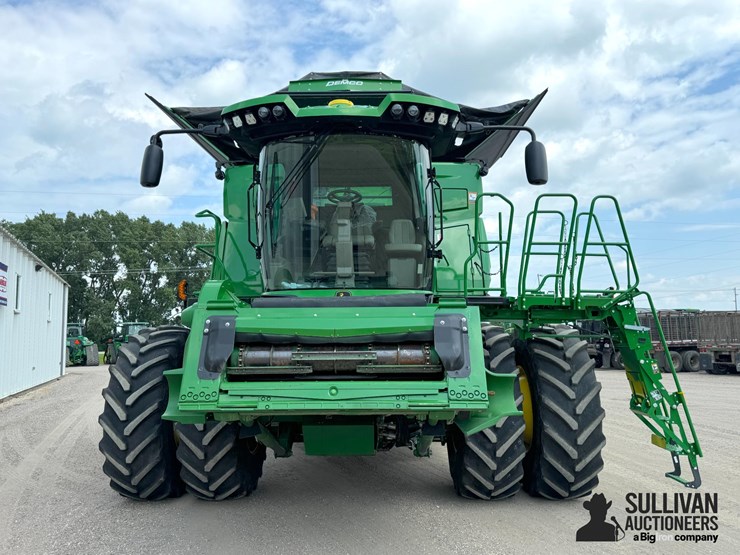 2023-john-deere-x9-1000-image-2
