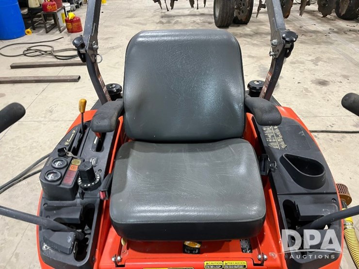 kubota-zd326-image-14
