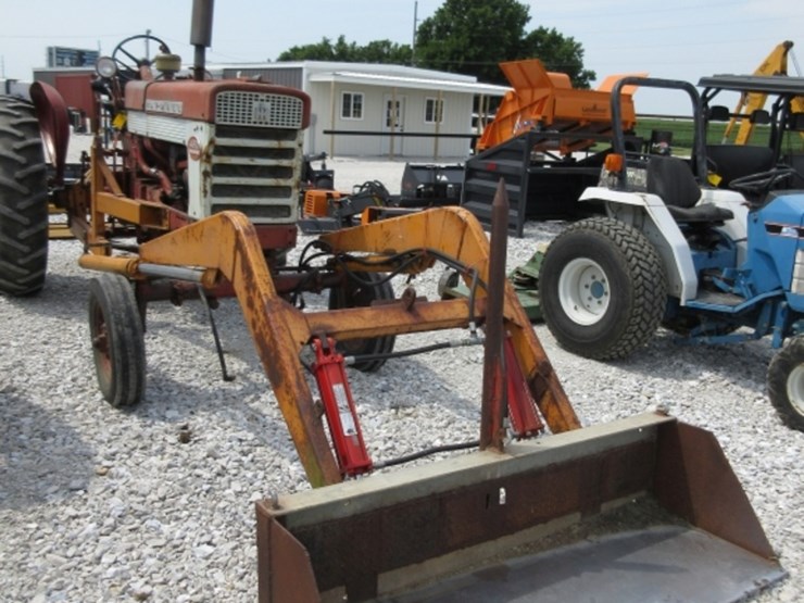 farmall-460-tractor-image-1