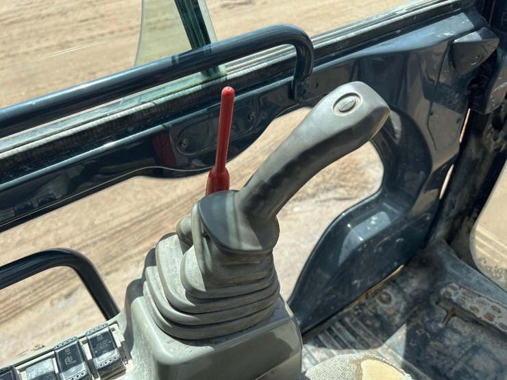 2012-deere-350g-lc-image-40