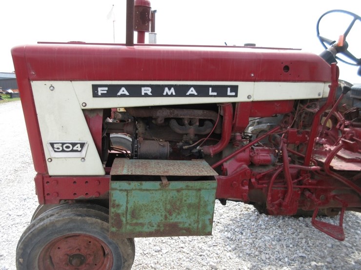 ih-farmall-504-tractor-image-6