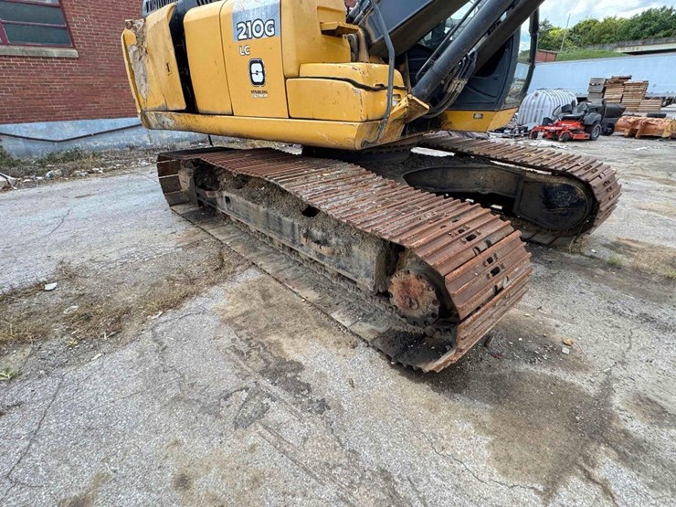 2014-deere-210g-lc-image-27