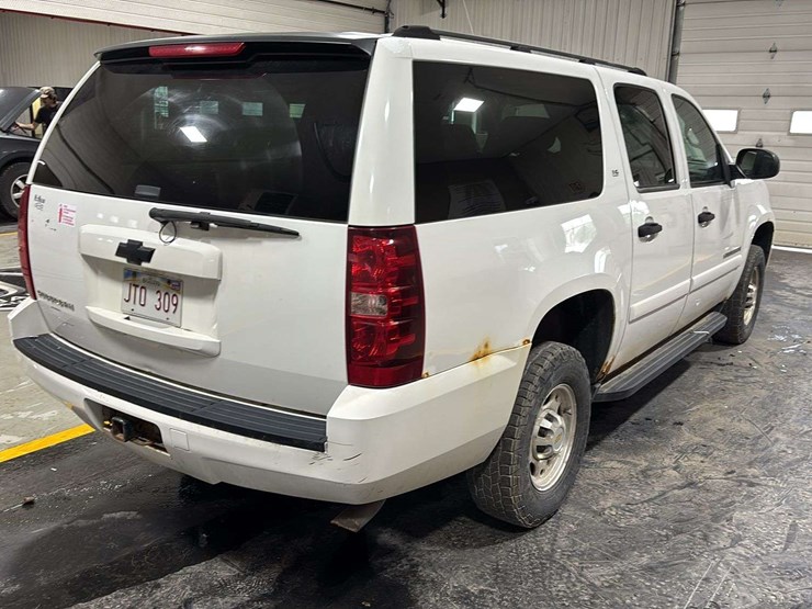 2007-chevrolet-suburban-image-5