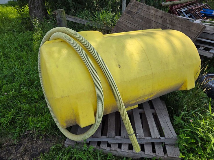 400-gallon-poly-tank,-never-used,-bottom-outlet,-w/misc-length-of-hose-image-2