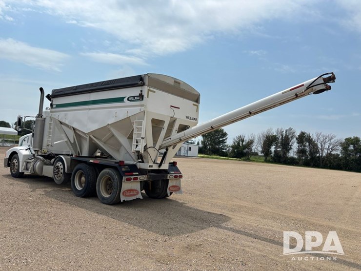 2005-peterbilt-385-image-12