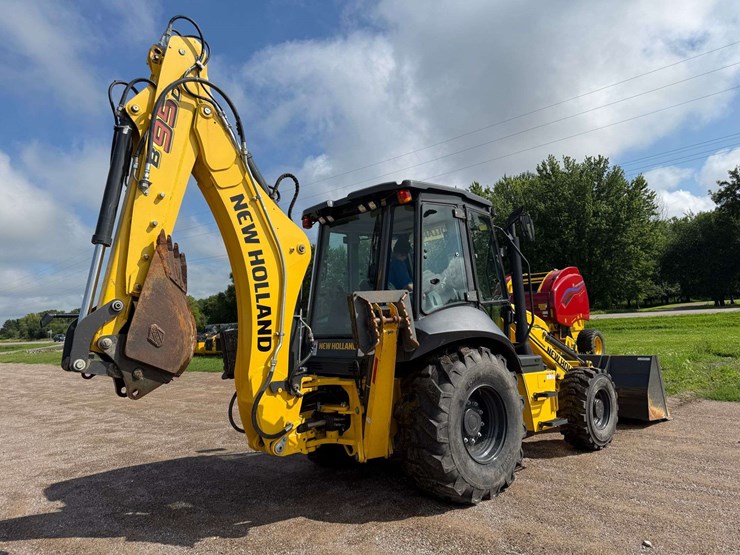 new-holland-b95d-backhoe,-fwa,-88”-front-bucket,-378-hours,-extended-hoe,-17”-back-bucket,-out-rigge-image-12
