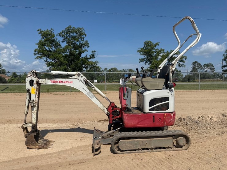 takeuchi-tb210r-image-1
