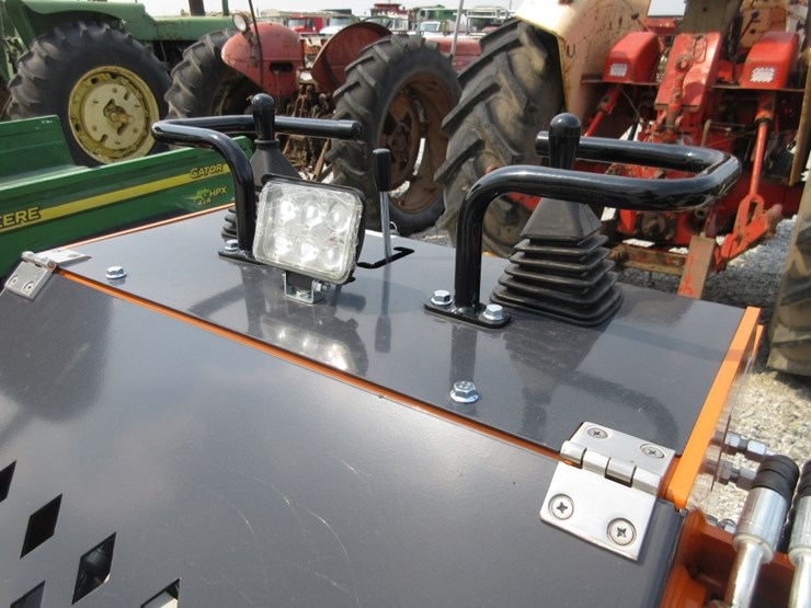 land-hero-mini-skid-steer-image-7