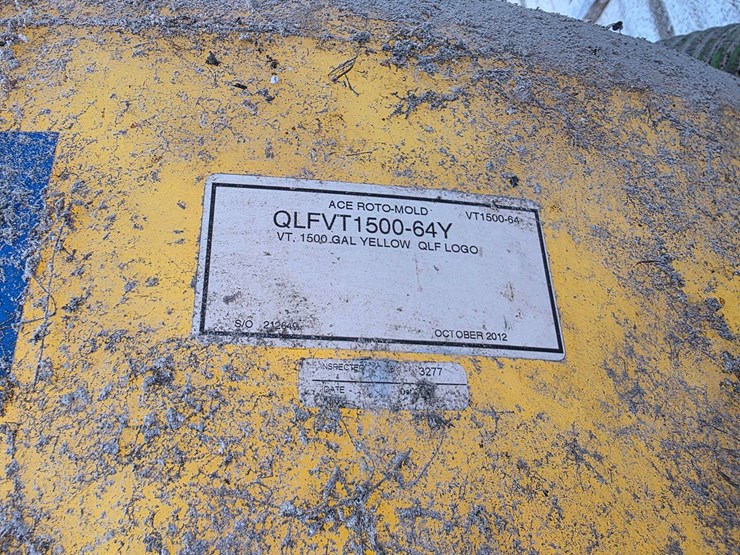 1500-gallon-poly-tank,-plumbed-2”,-qlf-brand,-was-used-for-molasses,-pump-is-in-unknown-working-cond-image-2