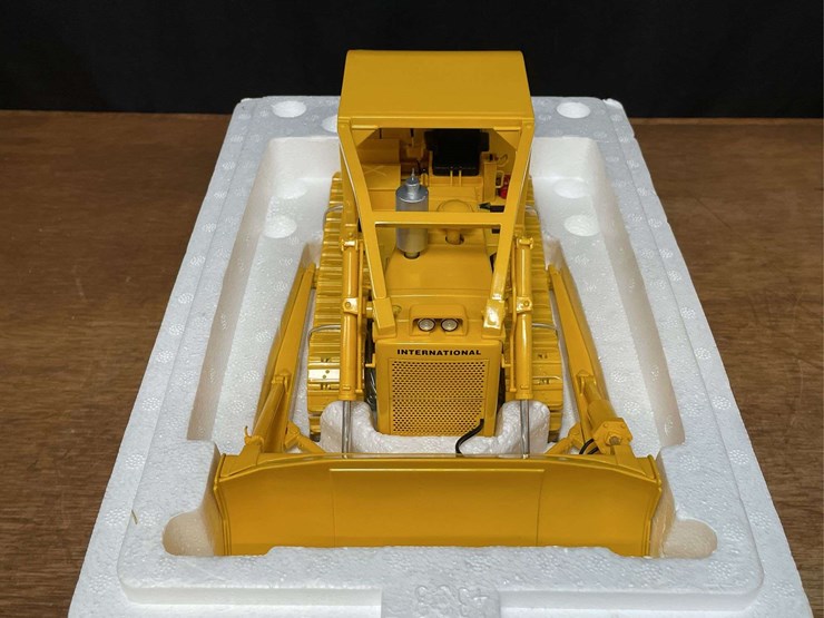 1/25-ih-td25-crawler-nib-1st-gear-image-5