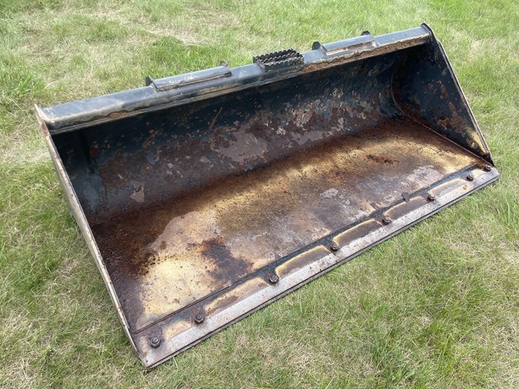 skidloader-77"-quick-tach-bucket-image-8