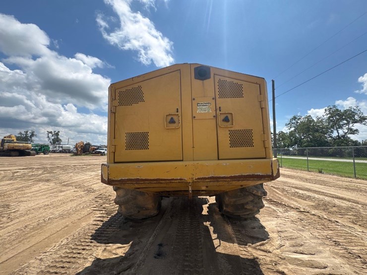 2016-caterpillar-553c-image-7