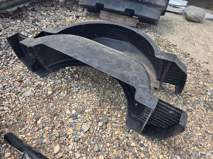 pair-of-plastic-trailer-fenders-image-3