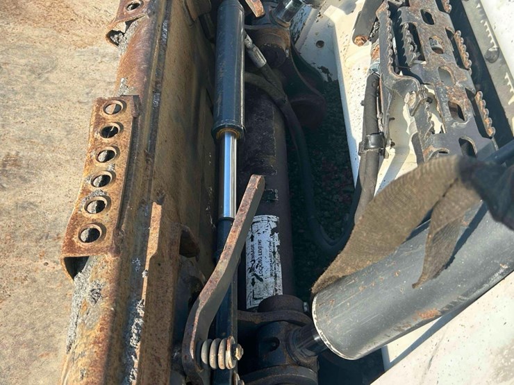 2019-bobcat-s770-image-10