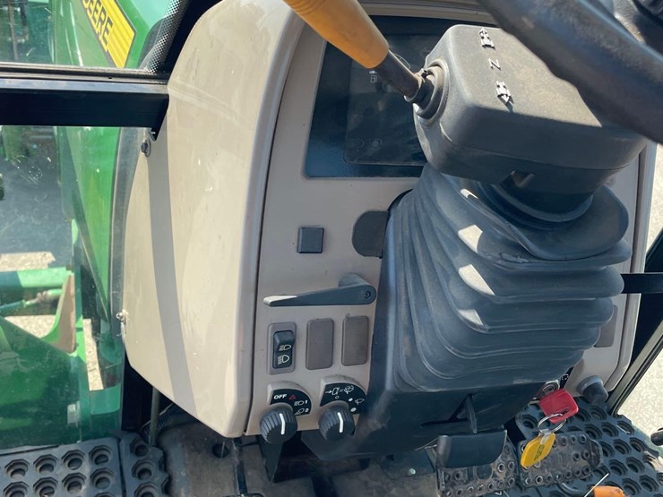 2015-john-deere-6115d-image-44
