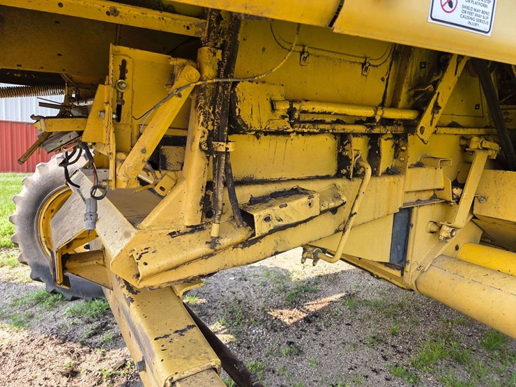 new-holland-tr87-image-21
