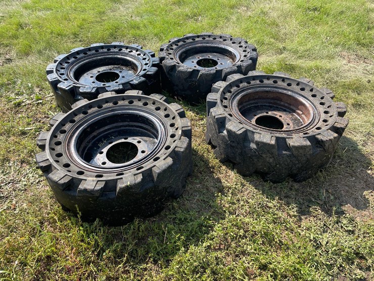 4-solid-rubber-used-skidloader-tires-image-2