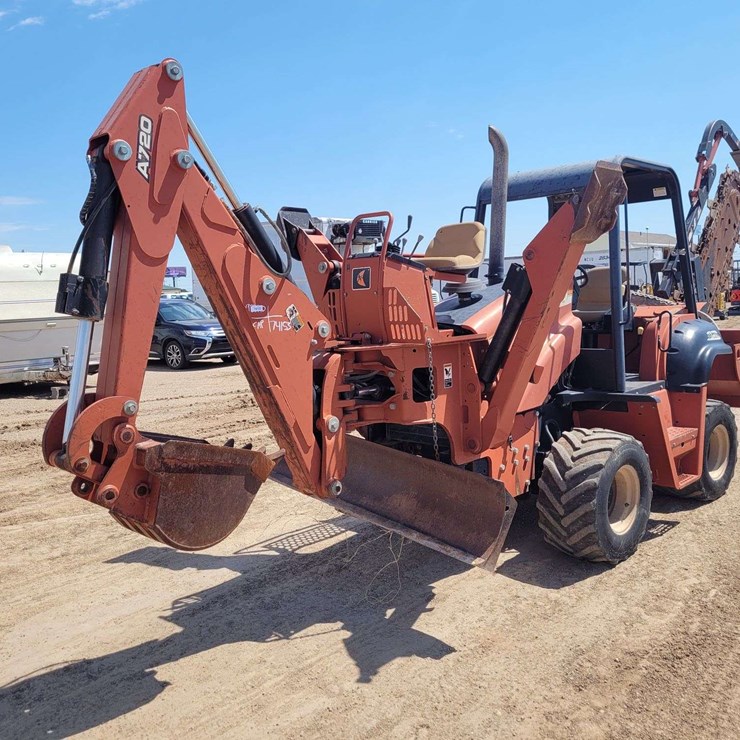 2006 DITCH WITCH RT75