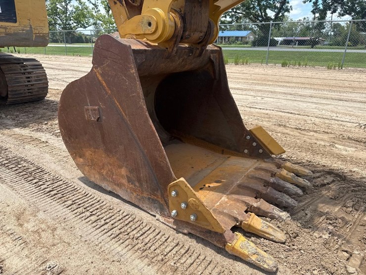 2015-caterpillar-336fl-image-28