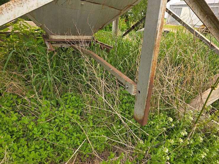 (2)-lowry-30-ton-bulk-bins,-loading-is-available-image-10