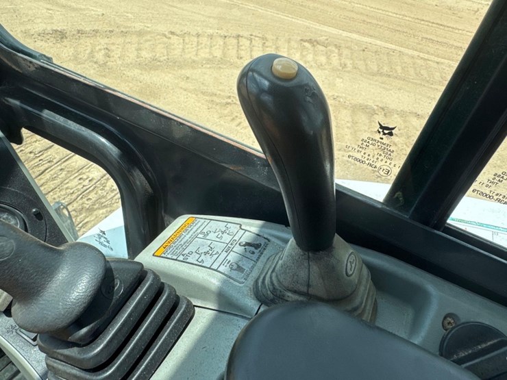 2015-bobcat-e35-image-33