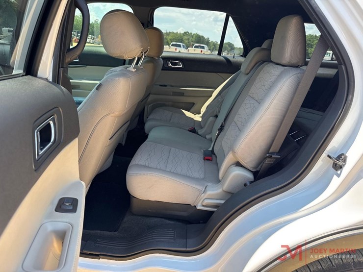 2014-ford-explorer-image-17