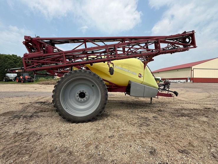 hadri-commander-4400-pull-type-sprayer,-132’-booms,-auto-height-control,-steerable-axle,-john-deere-image-11