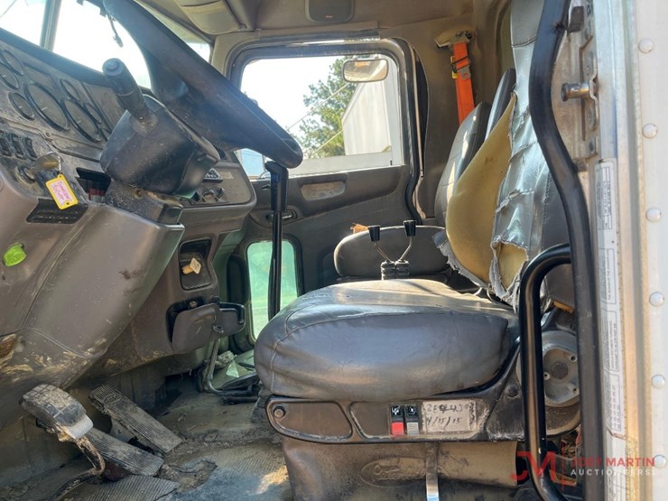 2011-peterbilt-365-image-20