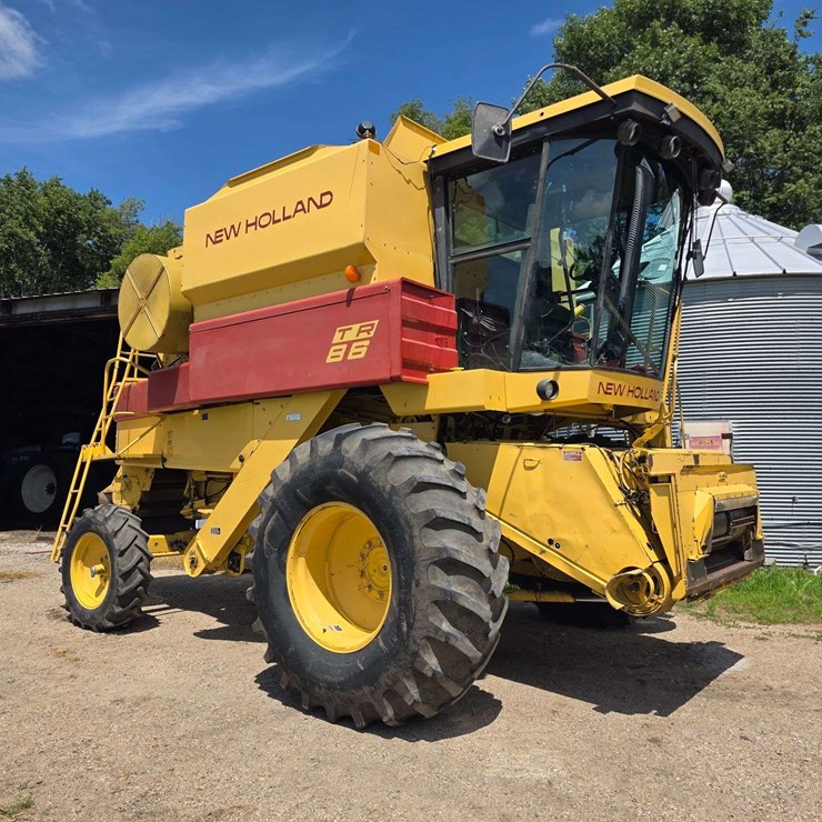 1988 NEW HOLLAND TR86