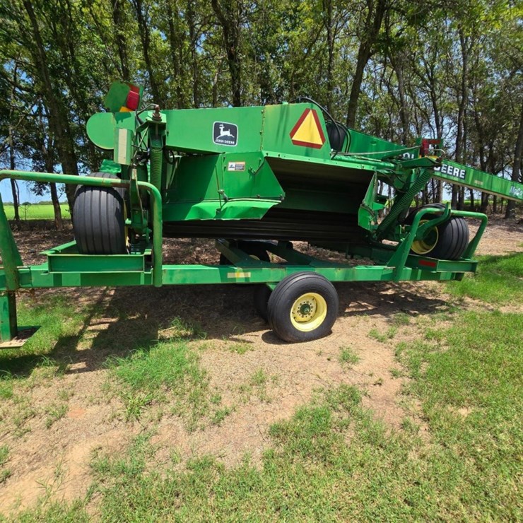 JOHN DEERE 946