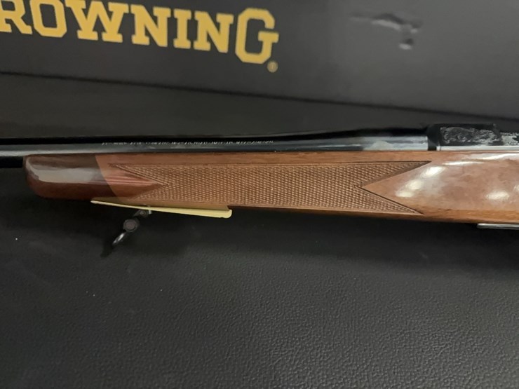 browning-a-bolt-medallion-rifle-image-8
