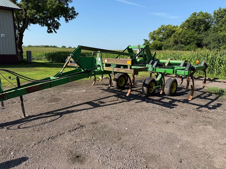 john-deere-680-image-37